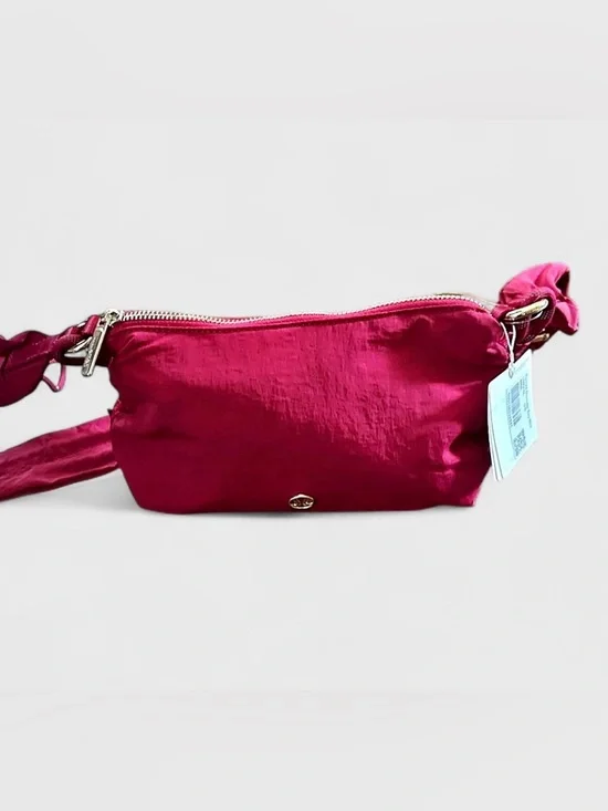 Lululemon Convertible Ruched Strap
Crossbody Bag Mini *1.5L Berry NWT - Picture 15 of 15